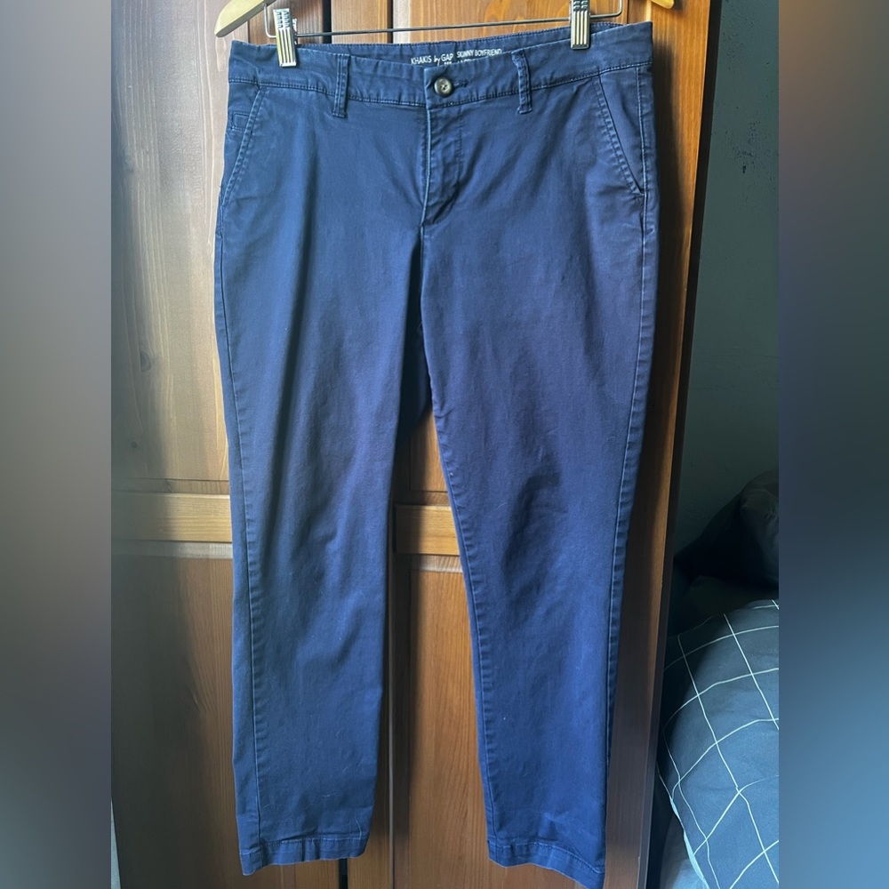 GAP “boyfriend” skinny khakis Size 4